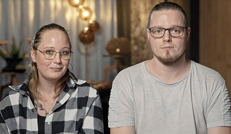 Deelnemers Susanne en Kevin tijdens de opnames van het RTL4-programma Uit De Schulden.